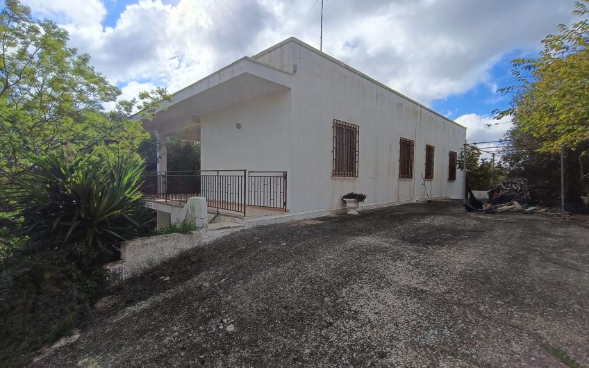 Ostuni – Villa con annessa torretta saracena in Contrada Chianchizzo #noncompratecaseacaso