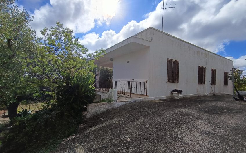 Ostuni – Villa con annessa torretta saracena in Contrada Chianchizzo #noncompratecaseacaso