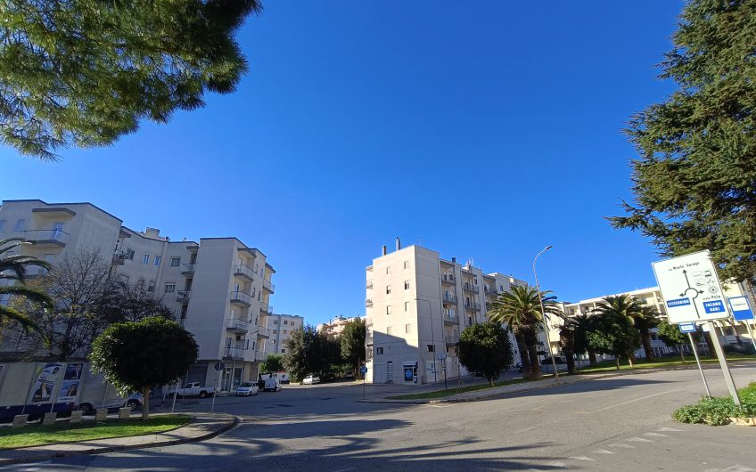 Ostuni –  Ampio appartamento in Piazza Primo Maggio 91 con annesso garage. #noncompratecaseacaso