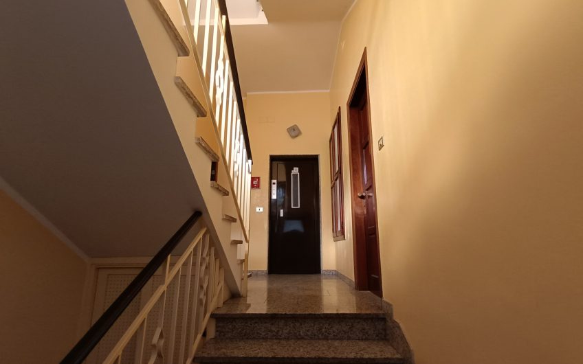 Ostuni –  Ampio appartamento in Piazza Primo Maggio 91 con annesso garage. #noncompratecaseacaso