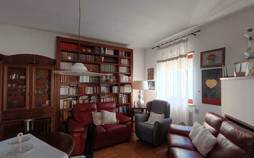 Ostuni –  Ampio appartamento in Piazza Primo Maggio 91 con annesso garage. #noncompratecaseacaso