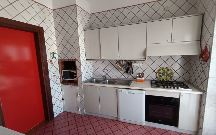 Ostuni –  Ampio appartamento in Piazza Primo Maggio 91 con annesso garage. #noncompratecaseacaso