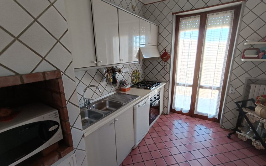 Ostuni –  Ampio appartamento in Piazza Primo Maggio 91 con annesso garage. #noncompratecaseacaso