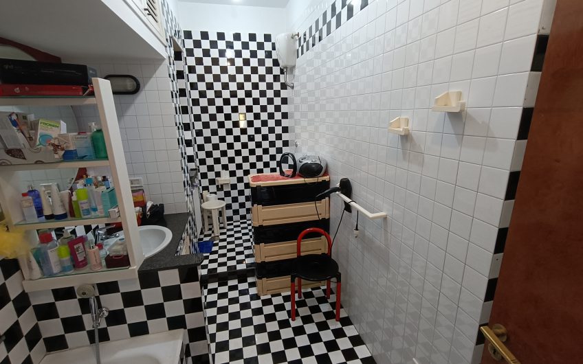 Ostuni –  Ampio appartamento in Piazza Primo Maggio 91 con annesso garage. #noncompratecaseacaso