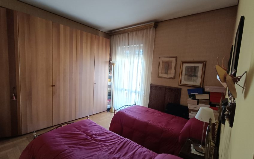 Ostuni –  Ampio appartamento in Piazza Primo Maggio 91 con annesso garage. #noncompratecaseacaso