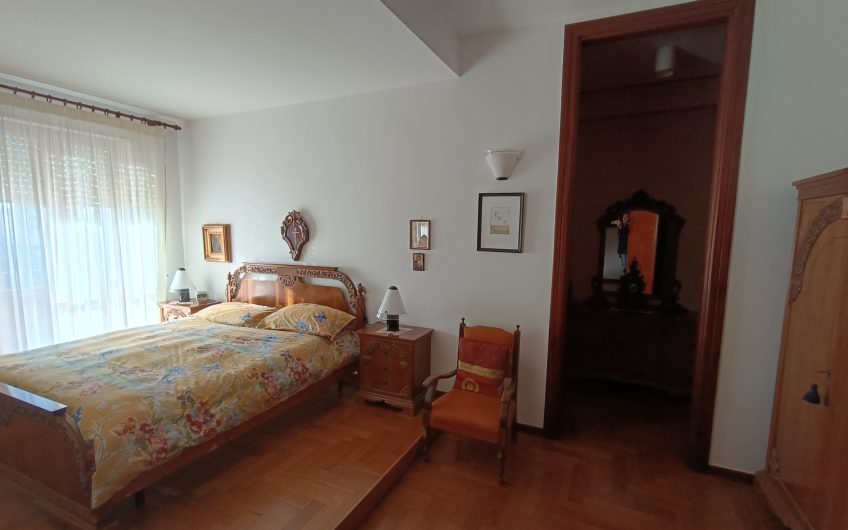 Ostuni –  Ampio appartamento in Piazza Primo Maggio 91 con annesso garage. #noncompratecaseacaso