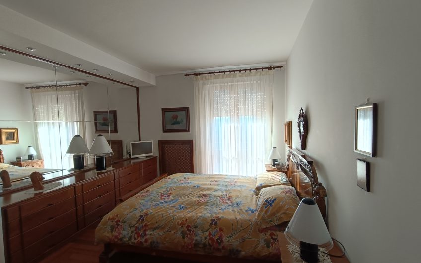 Ostuni –  Ampio appartamento in Piazza Primo Maggio 91 con annesso garage. #noncompratecaseacaso