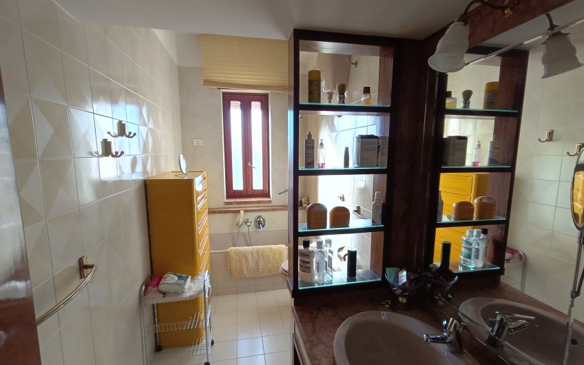 Ostuni –  Ampio appartamento in Piazza Primo Maggio 91 con annesso garage. #noncompratecaseacaso