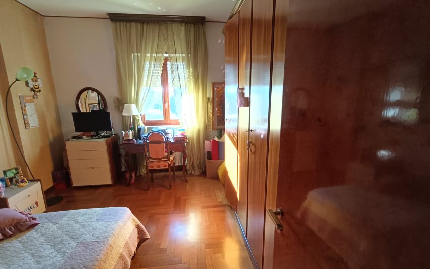 Ostuni –  Ampio appartamento in Piazza Primo Maggio 91 con annesso garage. #noncompratecaseacaso