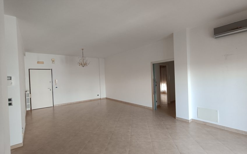 Ostuni – Appartamento con box auto via Brindisi #noncompratecaseacaso