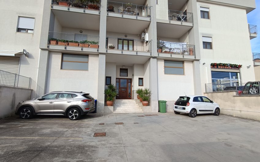 Ostuni – Appartamento con box auto via Brindisi #noncompratecaseacaso