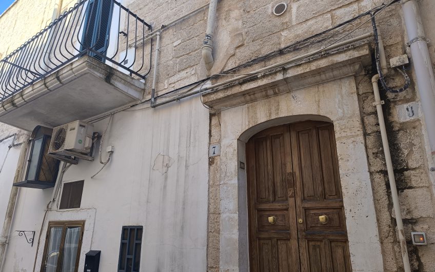 Ostuni – Centro Sorico – Abitazione singola a primo piano di via Ugo Foscolo 7 #noncompratecaseacaso