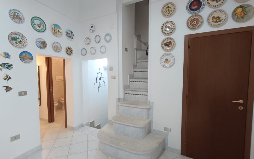 Ostuni – Centro Sorico – Abitazione singola a primo piano di via Ugo Foscolo 7 #noncompratecaseacaso