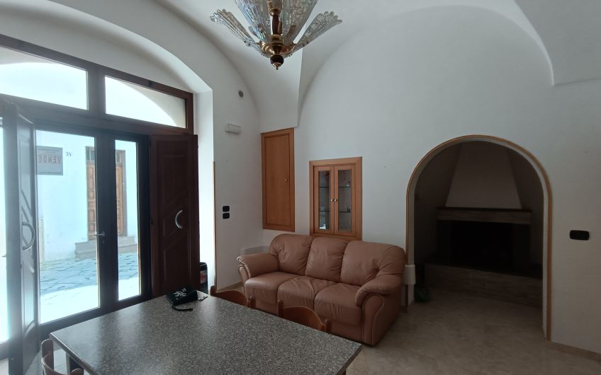 Ostuni – Casa a piano terra di via Massimo D’Azeglio 29 #noncpmpratecaseacaso