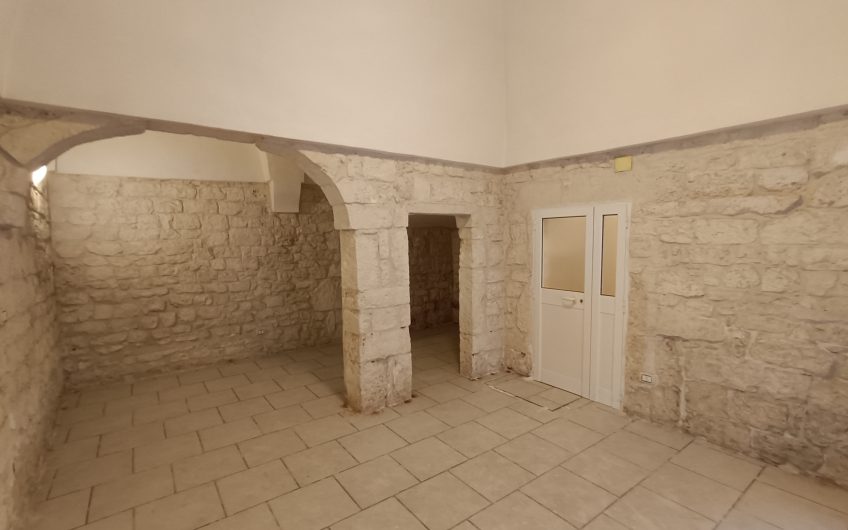 Ostuni – Locale Commerciale Corso Garibaldi 214 #noncompratecaseacaso