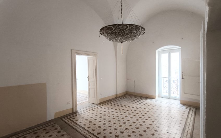 Ostuni – Abitazione a primo piano in via Alberto Mario 3 #noncompratecaseacaso