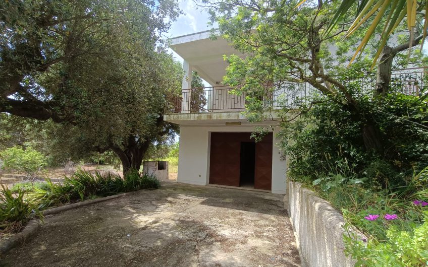Ostuni – Villa con annessa torretta saracena in Contrada Chianchizzo #noncompratecaseacaso